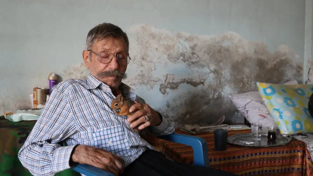 Evlatları Yok Sincabı Var! Adana'da Yürek Isıtan Dostluk 5